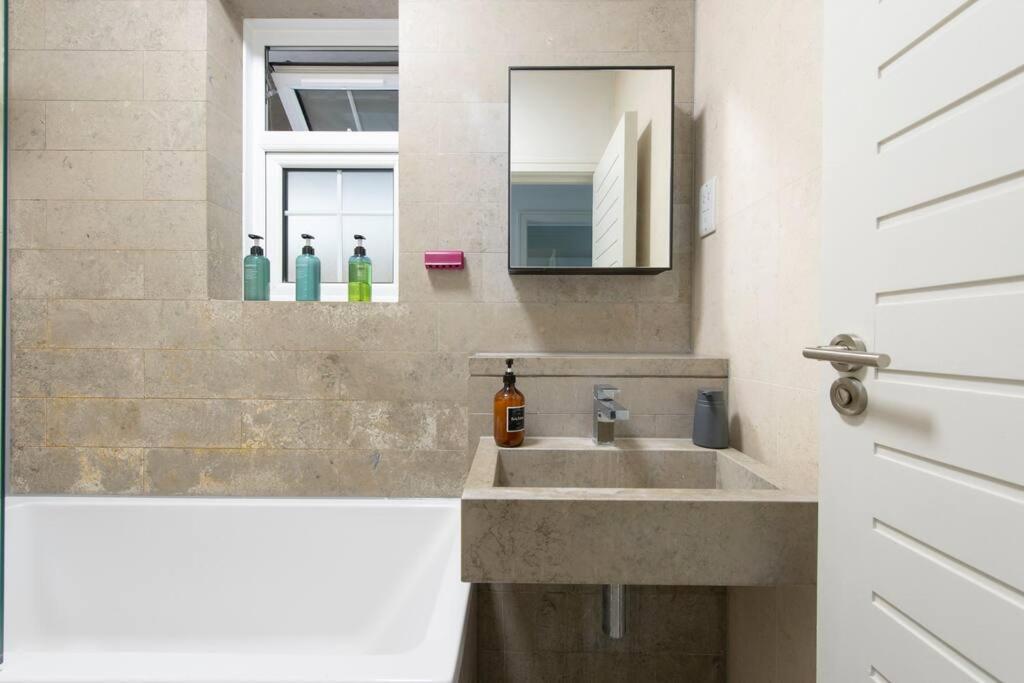 2 Bedroom Modern Urban Sanctuary 1Cc - Cherrydeal London Exterior foto